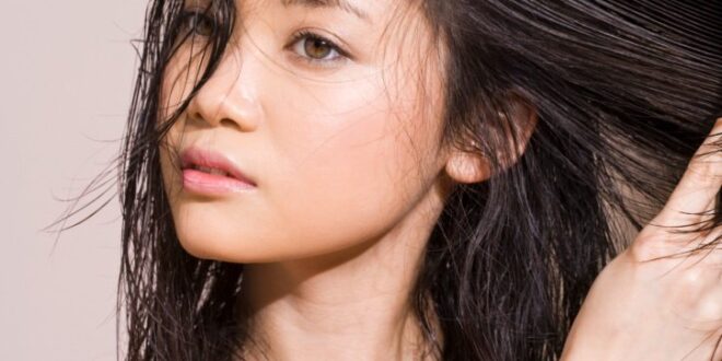 find out what causes oily hair