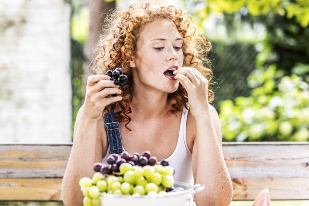 how many calories are in grapes